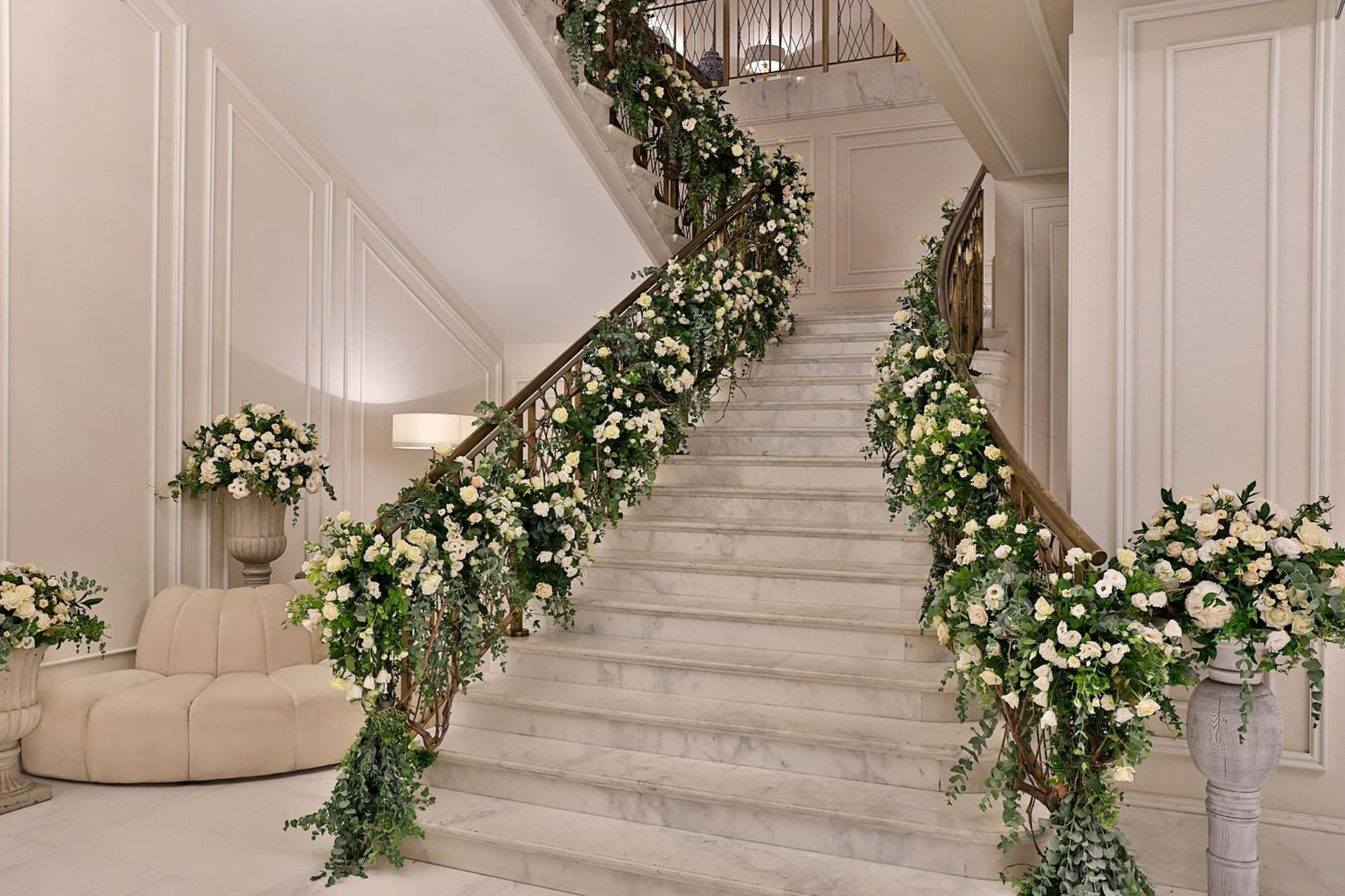 Hotel The Ritz-Carlton, Amman Exterior foto The staircase of the hotel