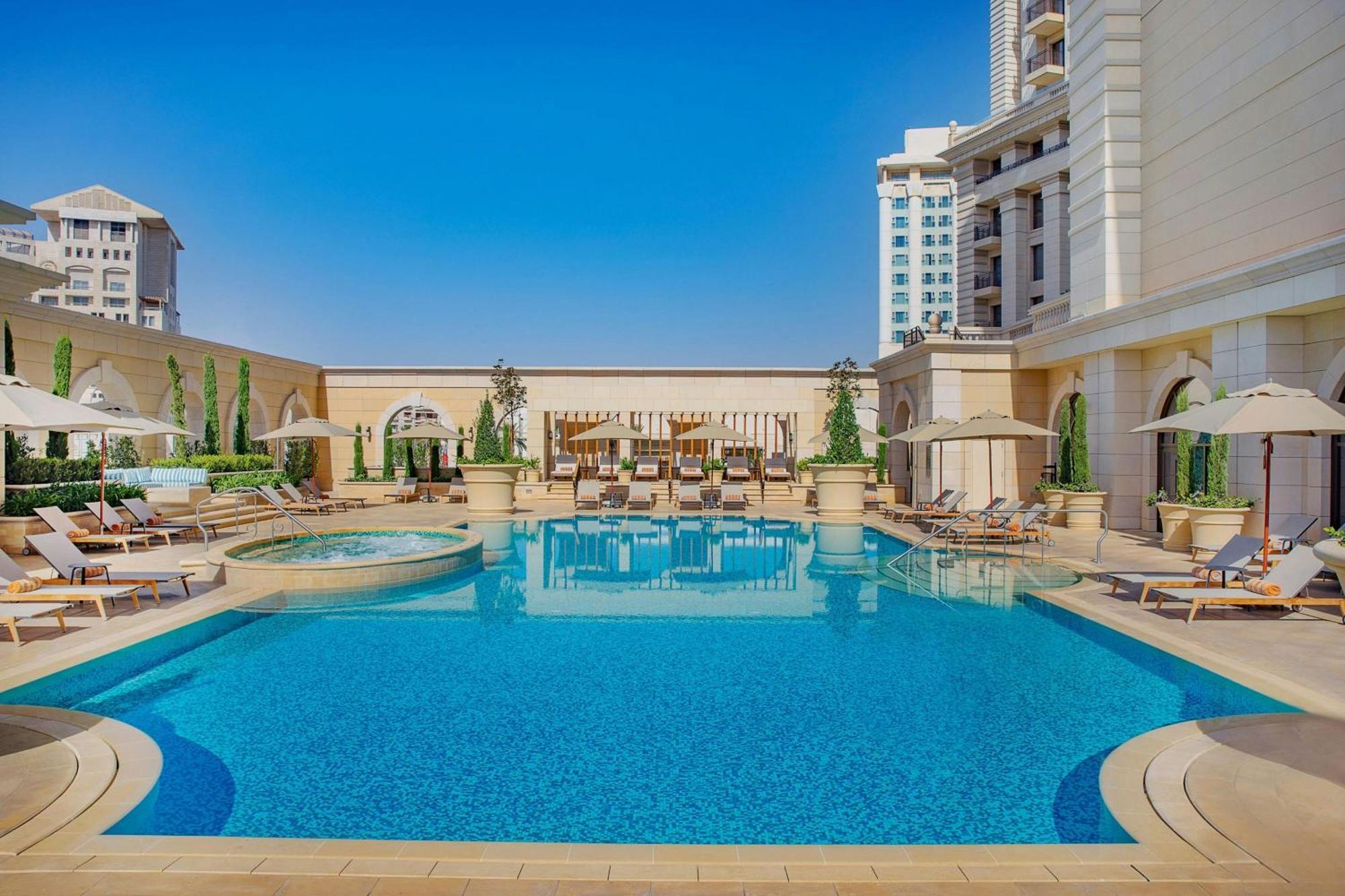 Hotel The Ritz-Carlton, Amman Exterior foto The pool at the hotel