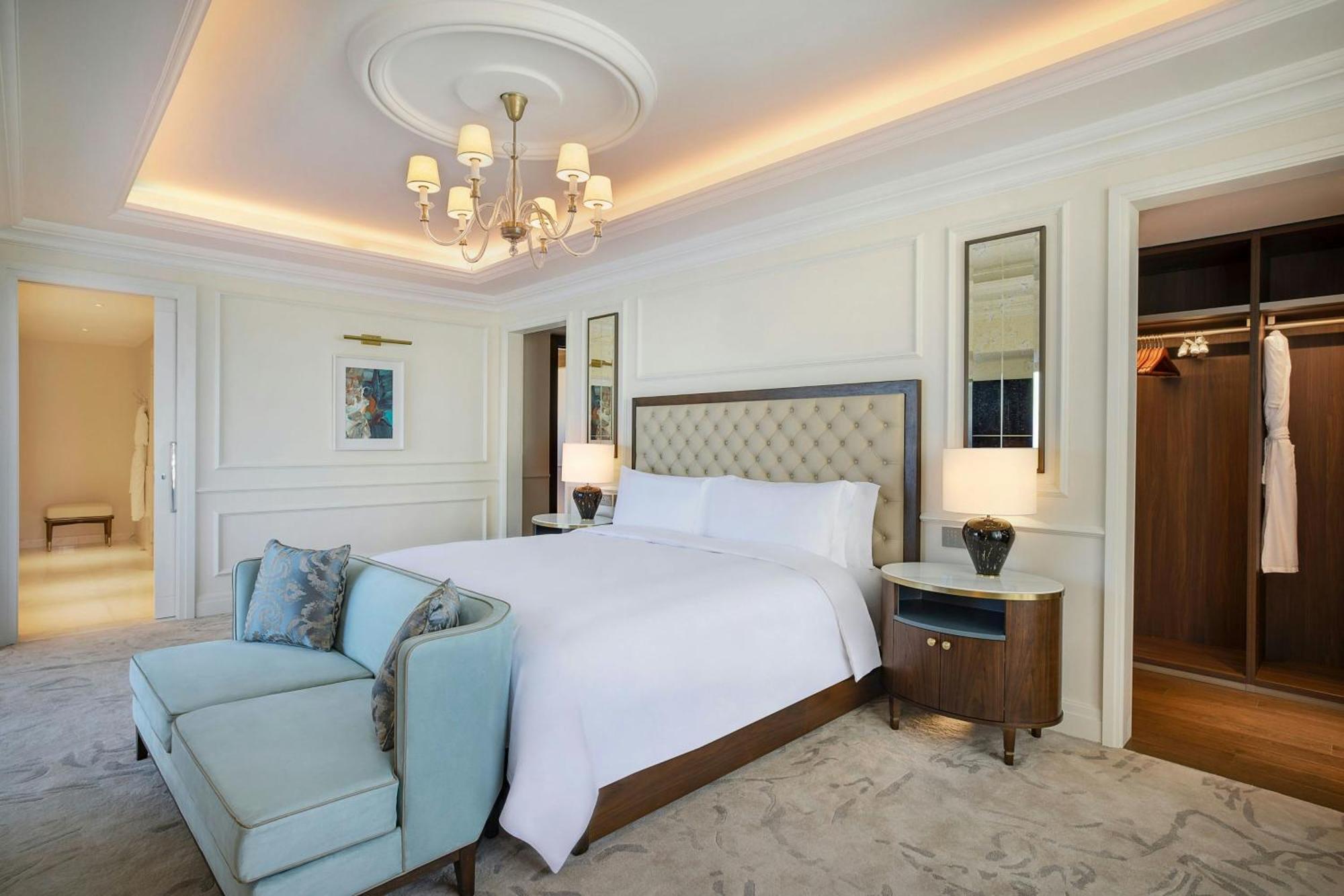 Hotel The Ritz-Carlton, Amman Exterior foto A bedroom at the hotel