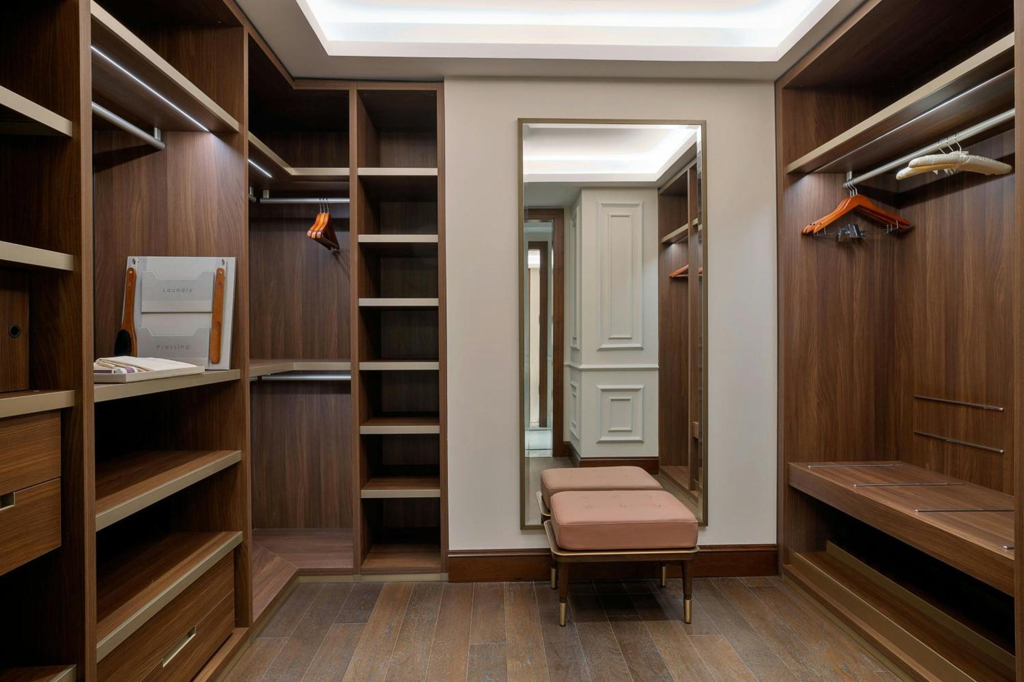 Hotel The Ritz-Carlton, Amman Exterior foto A walk-in closet
