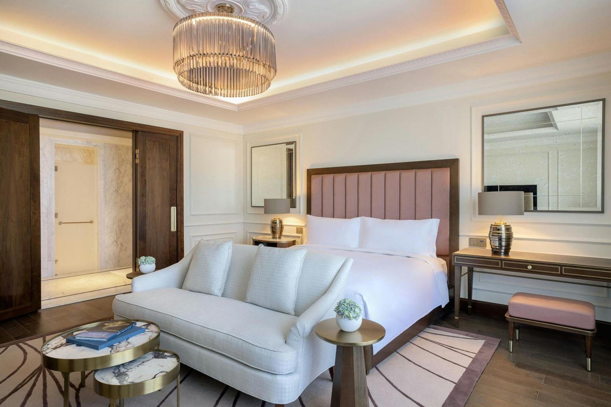 Hotel The Ritz-Carlton, Amman Exterior foto A bedroom at the hotel